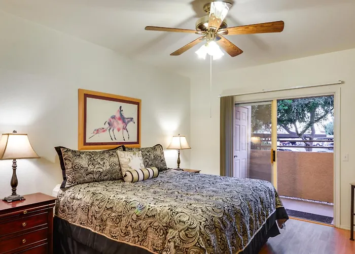 Deck & Amenities: Escape By Hiking