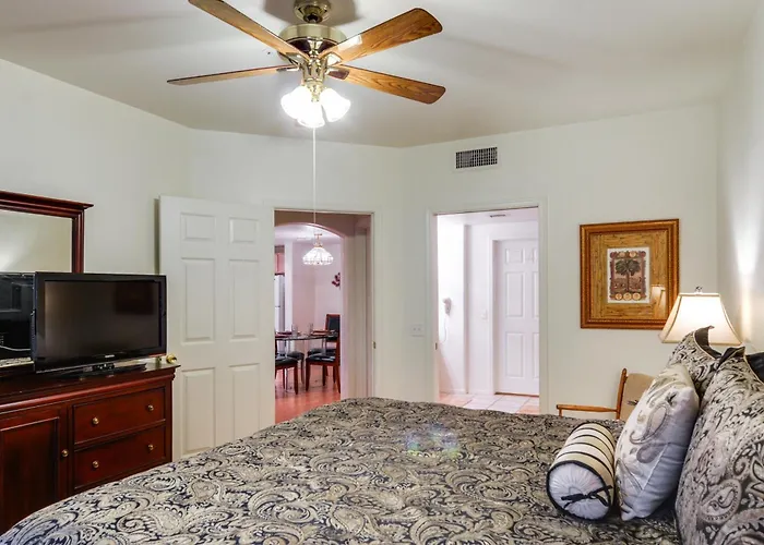 Deck & Amenities: Escape By Hiking