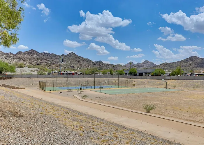 Deck & Amenities: Escape By Hiking Dom wakacyjny